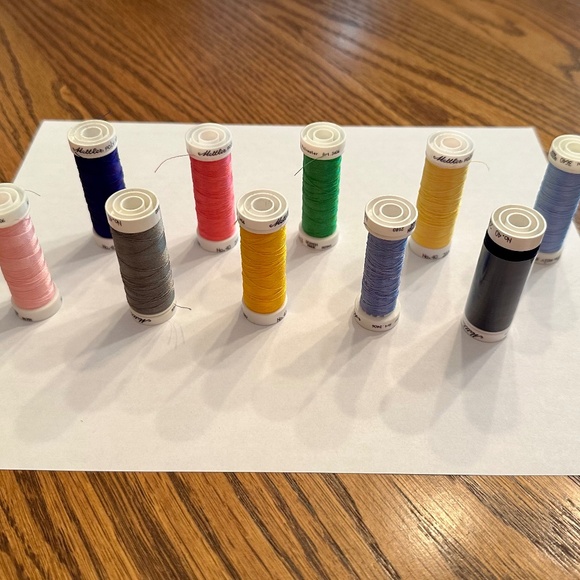 Mettler Polysheen (10) + OESD YenMet (2) Embroidery Thread Part. Used 12 Colors - Picture 3 of 7